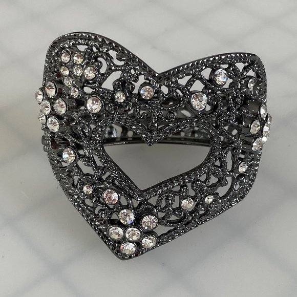 Like new! Metal & rhinestone heart bracelet - Picture 2 of 7